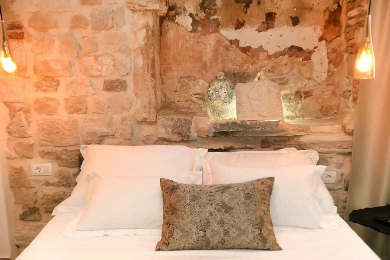 Villa Teuta Trogir Guest house