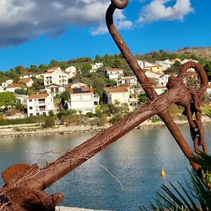 apartments-ars-vivendi.hotels-in-trogir.com/