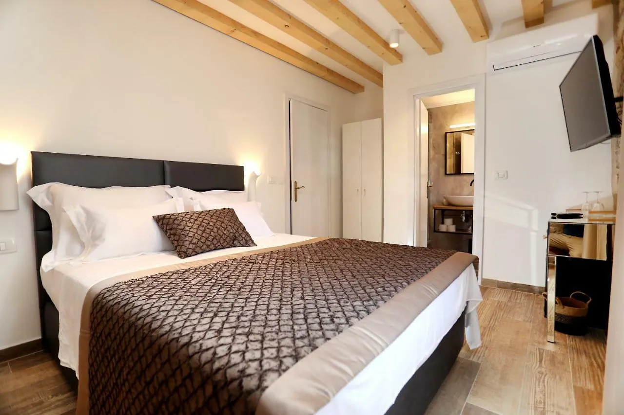 Villa Teuta Trogir 0*,  Kroatien